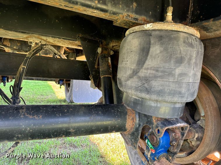 image for item IE9105 2002 Lufkin flatbed trailer