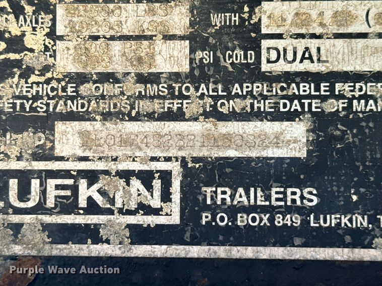 image for item IE9105 2002 Lufkin flatbed trailer