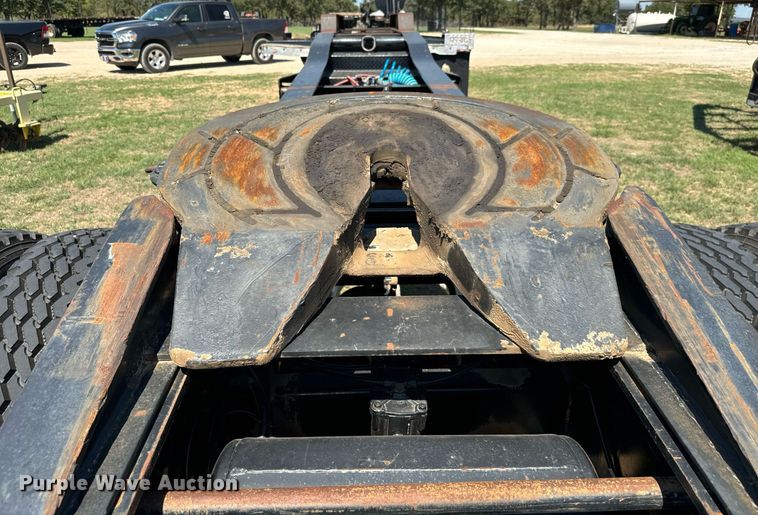 image for item IE9106 2002 Scona Jeep