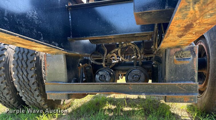 image for item IE9106 2002 Scona Jeep