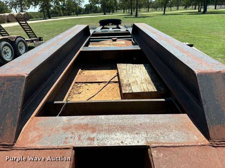 image for item IE9106 2002 Scona Jeep