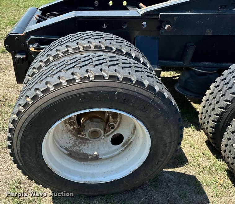 image for item IE9106 2002 Scona Jeep