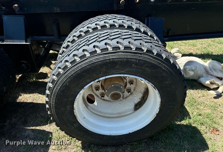 image for item IE9106 2002 Scona Jeep