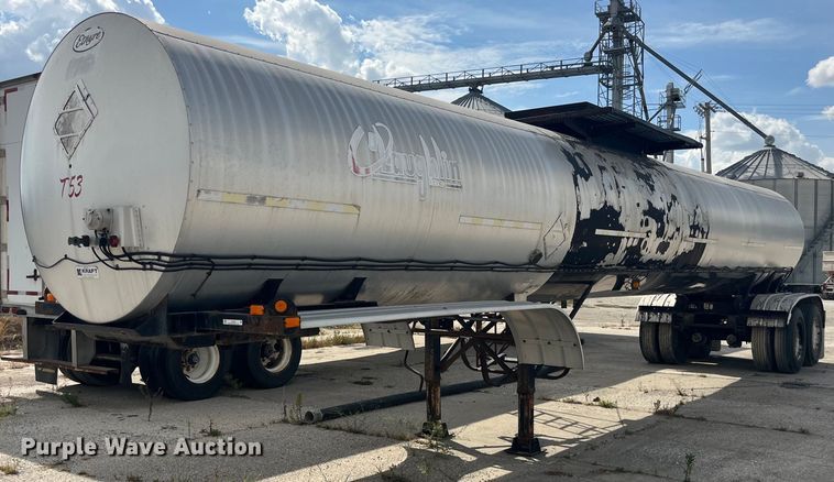 image for item LC9185 2001 E.D. Etenyre T4525 tank trailer