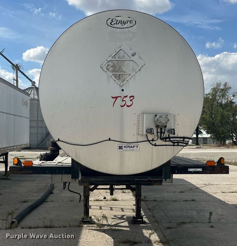 image for item LC9185 2001 E.D. Etenyre T4525 tank trailer