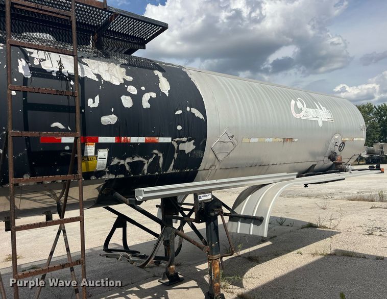 image for item LC9185 2001 E.D. Etenyre T4525 tank trailer