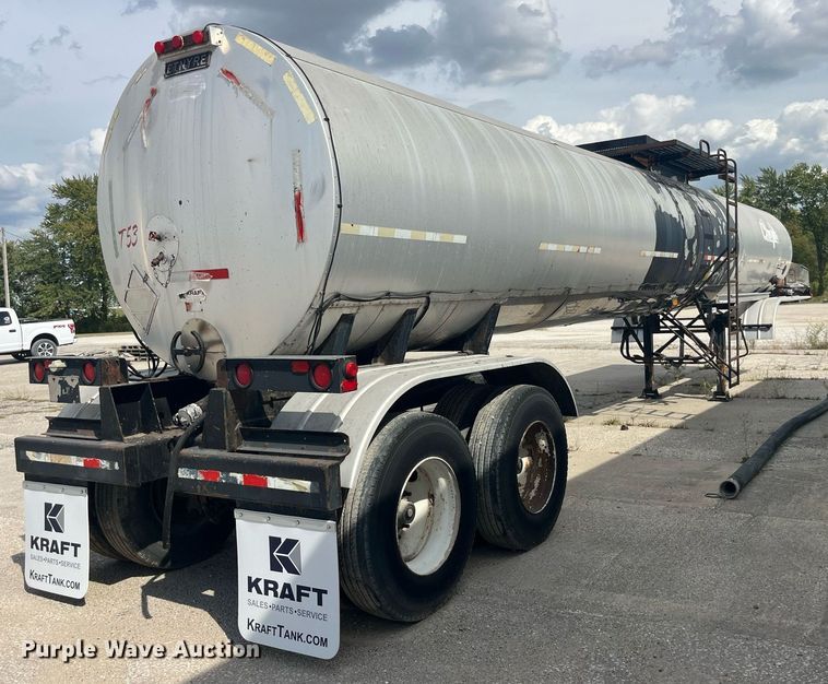 image for item LC9185 2001 E.D. Etenyre T4525 tank trailer