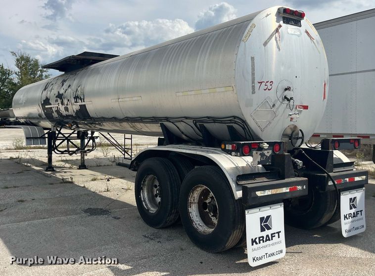 image for item LC9185 2001 E.D. Etenyre T4525 tank trailer
