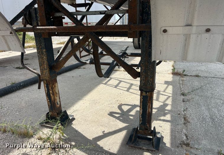 image for item LC9185 2001 E.D. Etenyre T4525 tank trailer