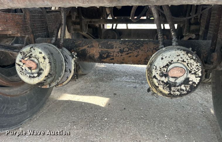 image for item LC9185 2001 E.D. Etenyre T4525 tank trailer