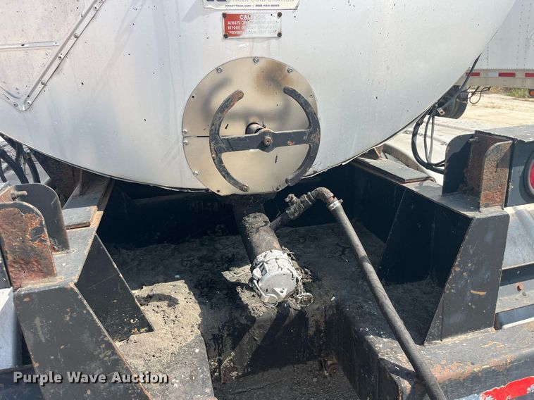 image for item LC9185 2001 E.D. Etenyre T4525 tank trailer