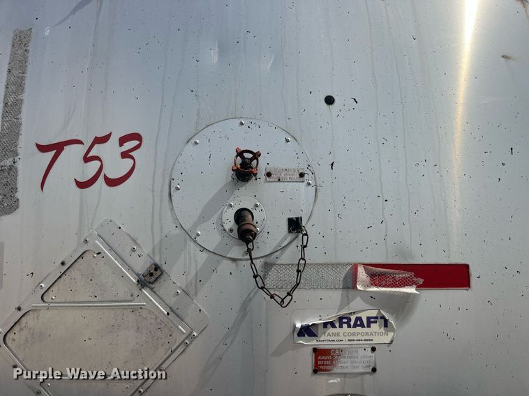 image for item LC9185 2001 E.D. Etenyre T4525 tank trailer