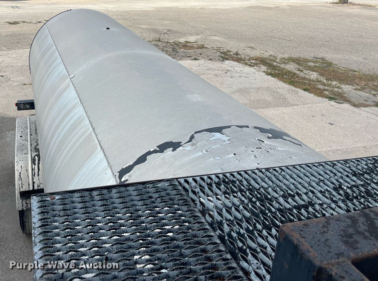 image for item LC9185 2001 E.D. Etenyre T4525 tank trailer