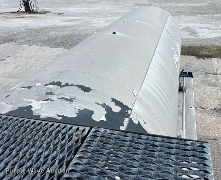 image for item LC9185 2001 E.D. Etenyre T4525 tank trailer