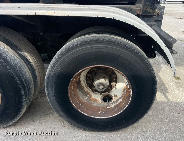 image for item LC9185 2001 E.D. Etenyre T4525 tank trailer