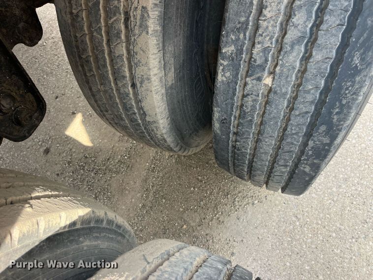 image for item LC9185 2001 E.D. Etenyre T4525 tank trailer