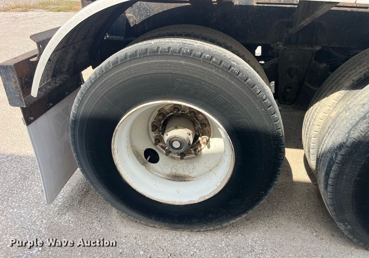 image for item LC9185 2001 E.D. Etenyre T4525 tank trailer