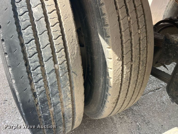 image for item LC9185 2001 E.D. Etenyre T4525 tank trailer