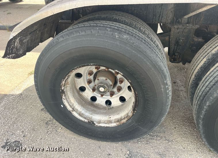 image for item LC9185 2001 E.D. Etenyre T4525 tank trailer