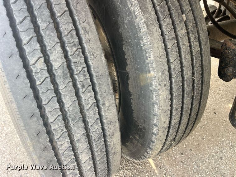 image for item LC9185 2001 E.D. Etenyre T4525 tank trailer