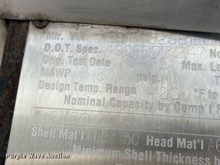 image for item LC9185 2001 E.D. Etenyre T4525 tank trailer