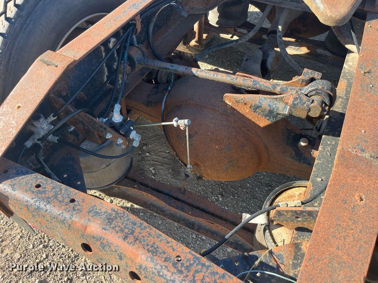 image for item LC9202 1992 International  9400 semi truck