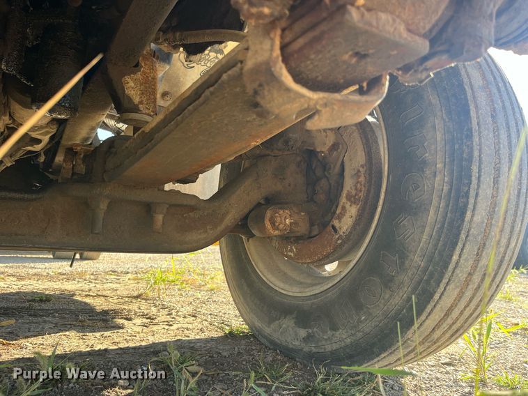 image for item LC9202 1992 International  9400 semi truck