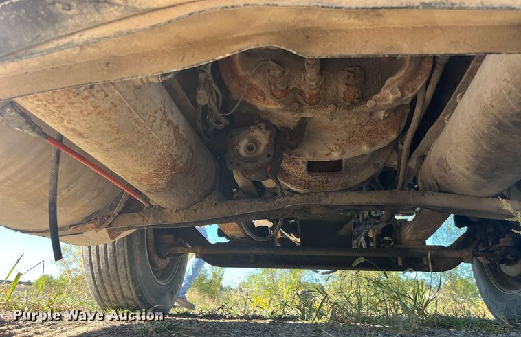 image for item LC9202 1992 International  9400 semi truck