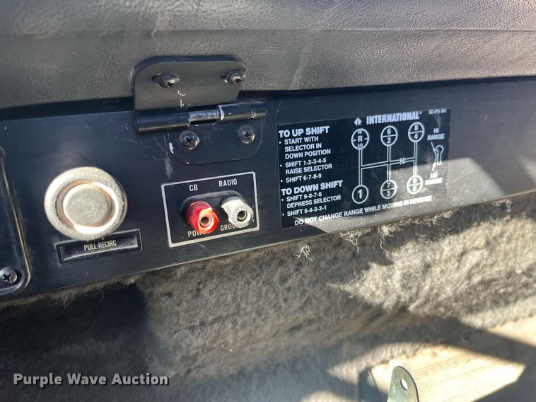 image for item LC9202 1992 International  9400 semi truck