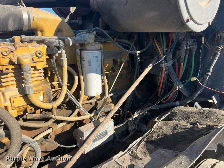 image for item LC9202 1992 International  9400 semi truck