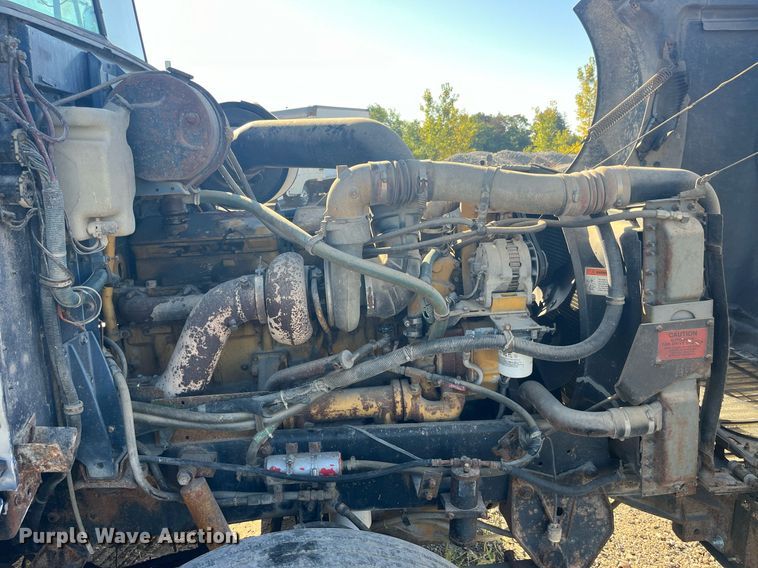 image for item LC9202 1992 International  9400 semi truck