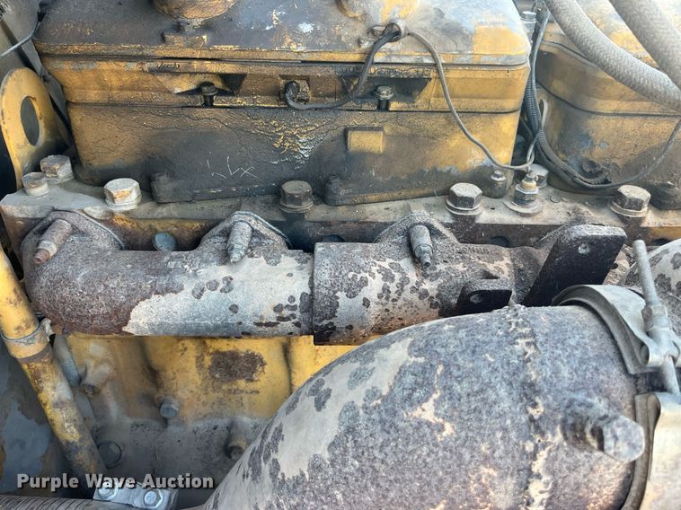 image for item LC9202 1992 International  9400 semi truck