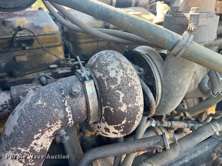 image for item LC9202 1992 International  9400 semi truck