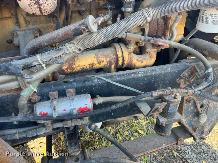 image for item LC9202 1992 International  9400 semi truck