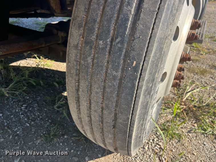 image for item LC9202 1992 International  9400 semi truck