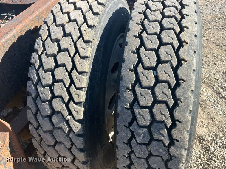 image for item LC9202 1992 International  9400 semi truck