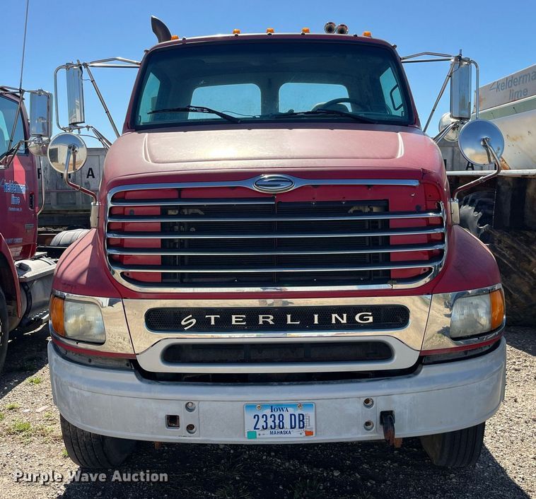image for item LC9204 2005 Sterling AT9500 semi truck