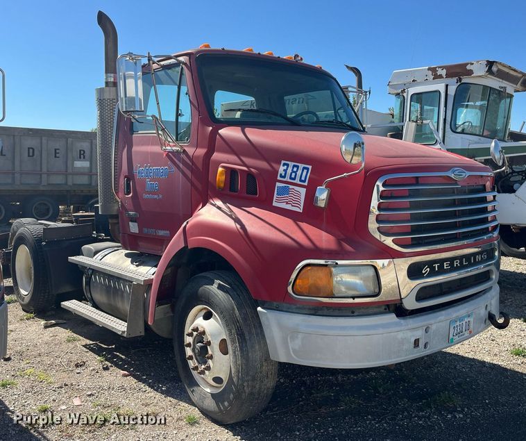 image for item LC9204 2005 Sterling AT9500 semi truck