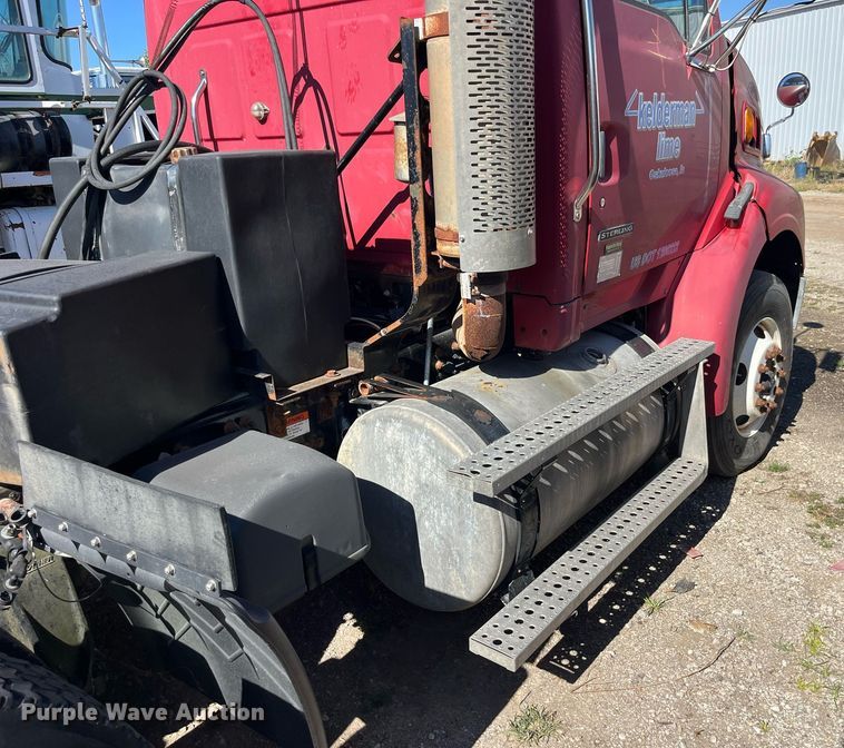 image for item LC9204 2005 Sterling AT9500 semi truck