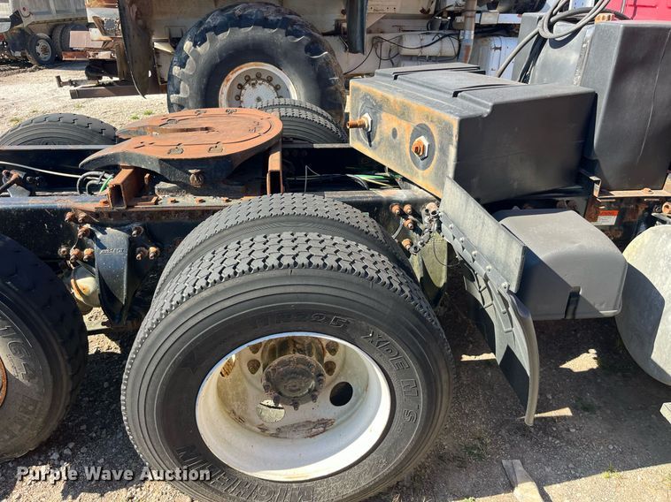 image for item LC9204 2005 Sterling AT9500 semi truck