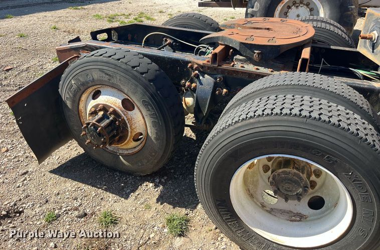 image for item LC9204 2005 Sterling AT9500 semi truck