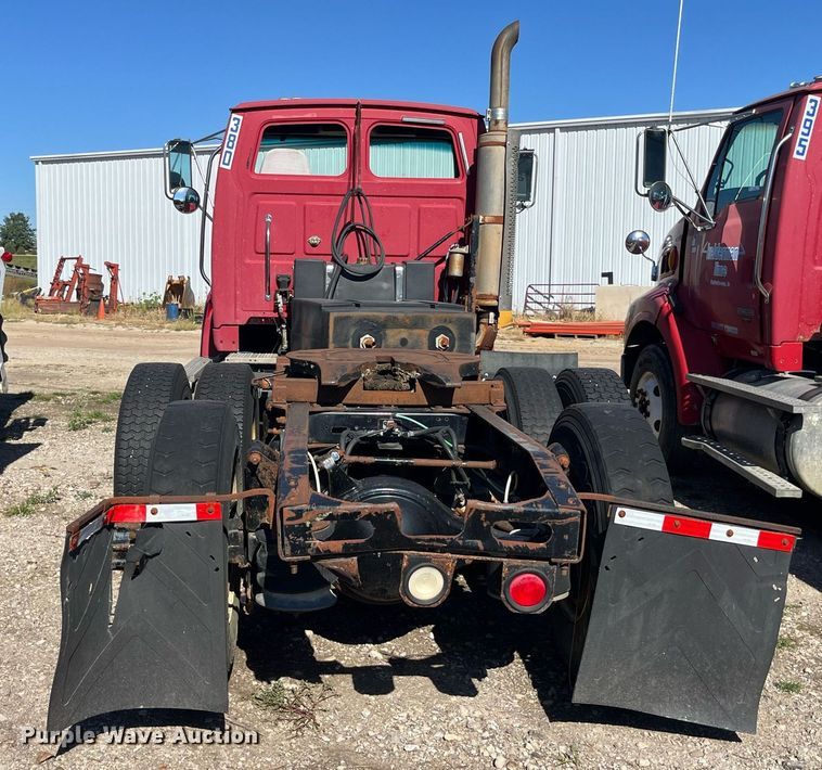 image for item LC9204 2005 Sterling AT9500 semi truck