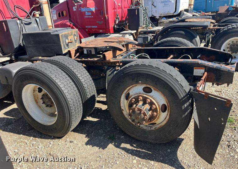 image for item LC9204 2005 Sterling AT9500 semi truck