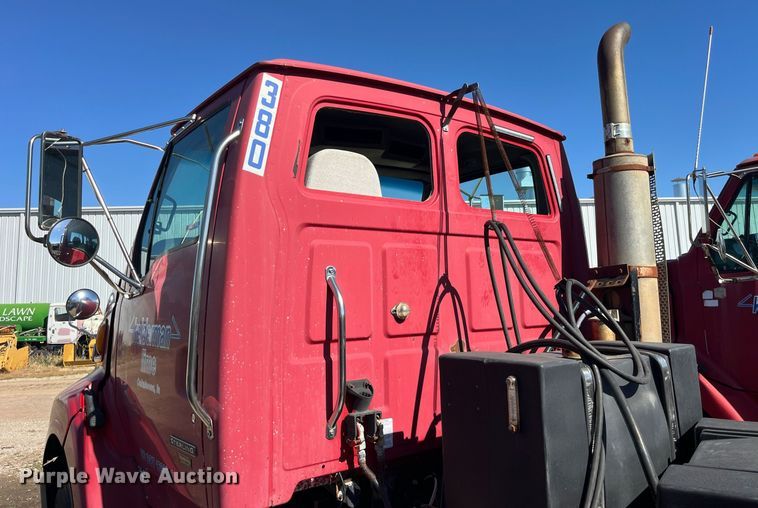 image for item LC9204 2005 Sterling AT9500 semi truck