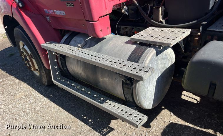 image for item LC9204 2005 Sterling AT9500 semi truck