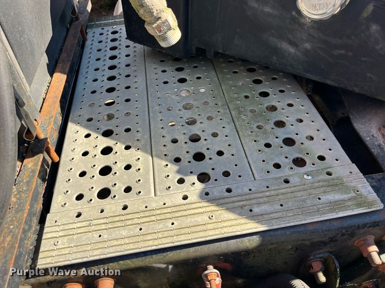 image for item LC9204 2005 Sterling AT9500 semi truck