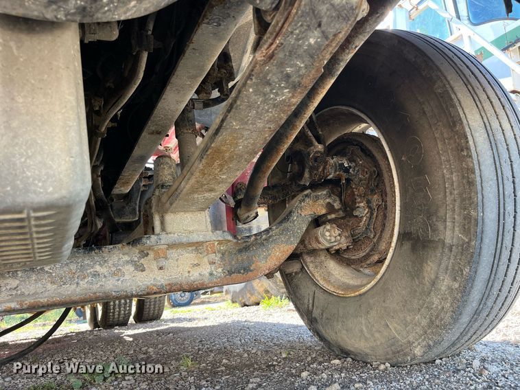 image for item LC9204 2005 Sterling AT9500 semi truck