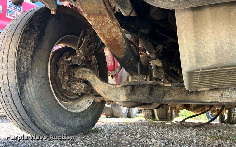 image for item LC9204 2005 Sterling AT9500 semi truck