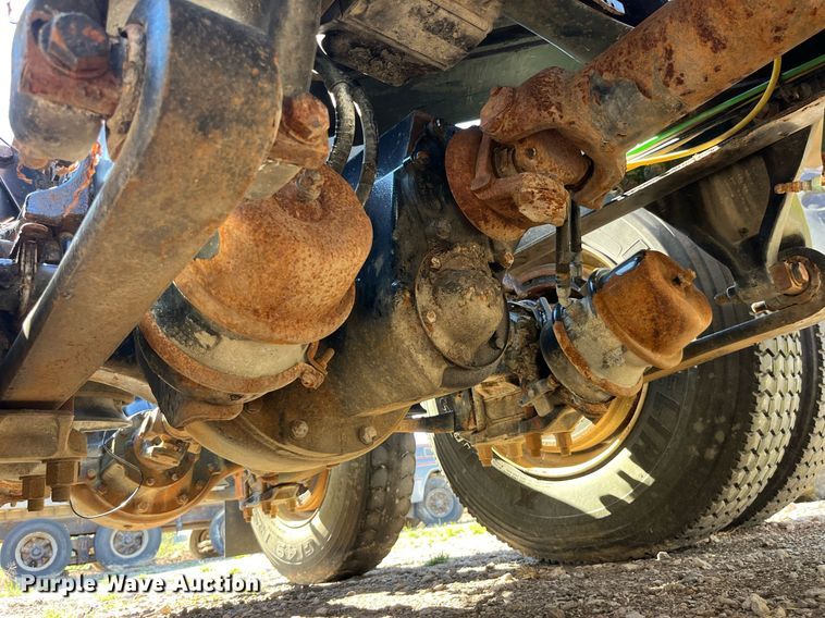 image for item LC9204 2005 Sterling AT9500 semi truck