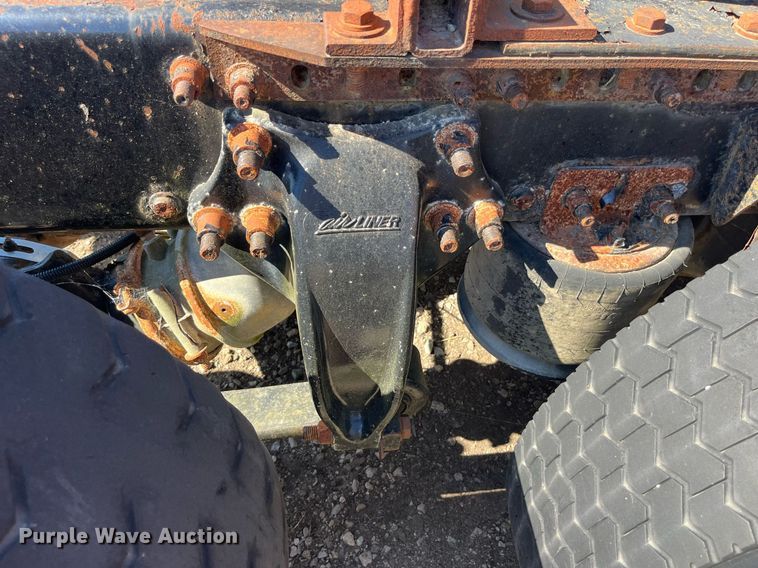 image for item LC9204 2005 Sterling AT9500 semi truck